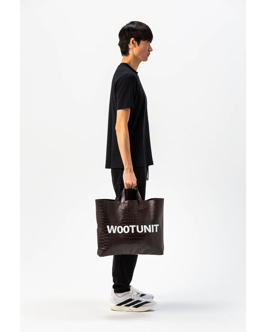 Borsa in pelle marrone WOOTUNIT design coccodrillo con logo oversize vista intera laterale