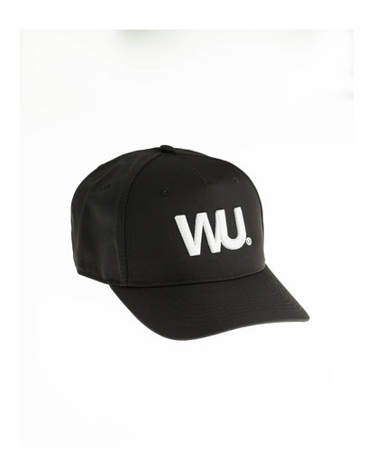Cappellino sportivo bianco WOOTUNIT con logo WU ricamato vista frontale